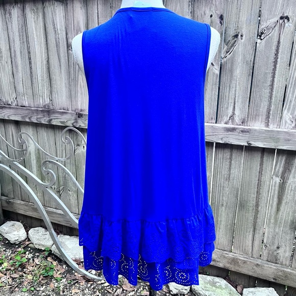 Cha Cha Vente Blue Ruffle Trimmed Tank Top; Size PM - Picture 6 of 8